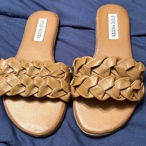 Steve Madden woven flat sandal